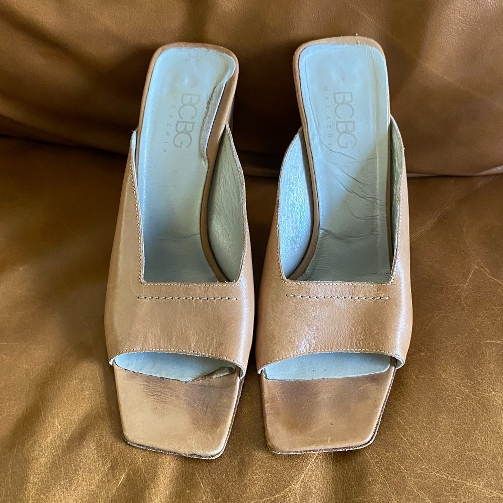 BCBG MAX AZRIA MADE IN ITALY LEATHER MULES HEELS SIZE 8B